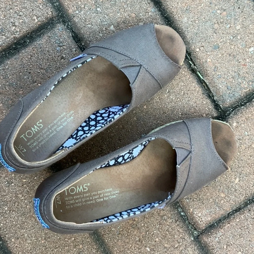 Tom’s wedge open toe grey canvas shoes size 7 - Picture 4 of 10